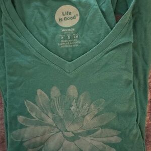 NWT Life Is Good Namaste Women's V-neck T-Shirt, Sz S in teal with lotus flower